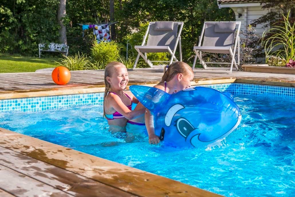 Familjens pooldröm förverkligad, Pool store